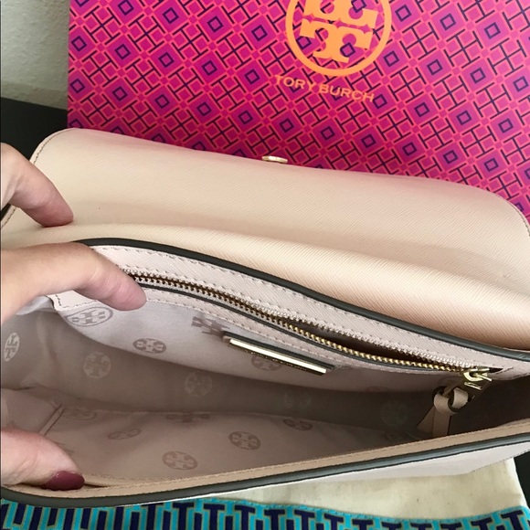 Auth Tory Burch Saffiano leather Robinson purse - Picture 6 of 7